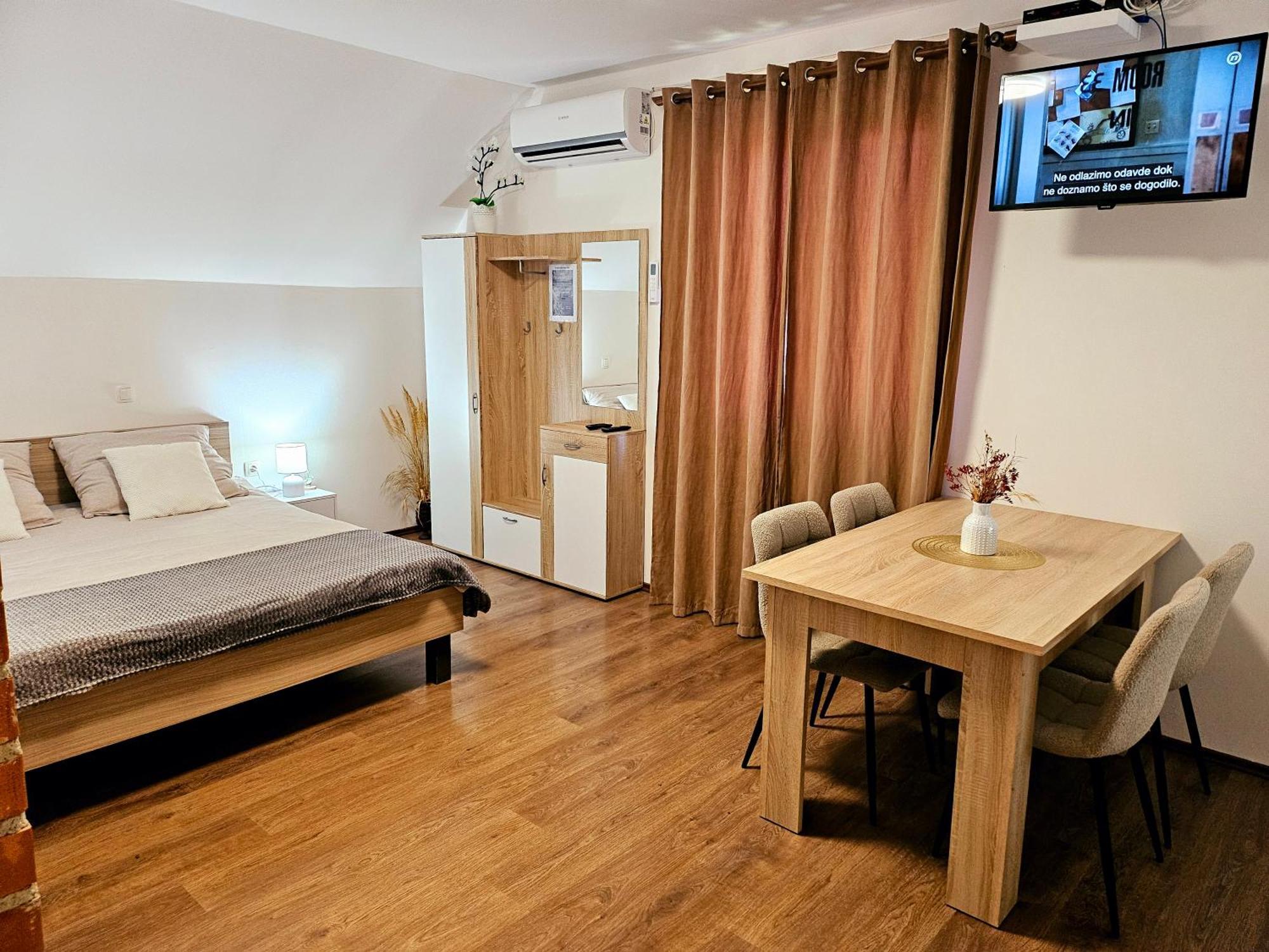 פוליאנאק Guest House Lisina מראה חיצוני תמונה